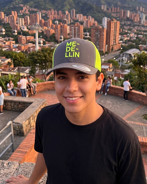 Gorra Medellin Trucker Charcoal/Neon Green