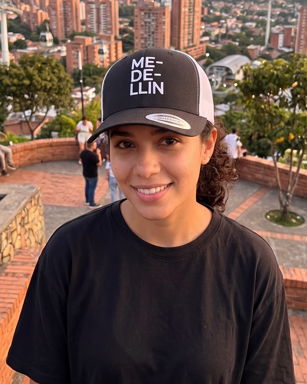 Gorra Medellin Trucker Black/White
